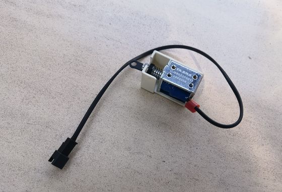 Solenoide de salto negro / solenoide de corte para máquina de bordado computarizada