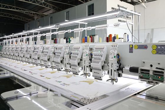 Máquina de bordado de cinta de versatilidad 220V 380V Máquina de bordado personalizada